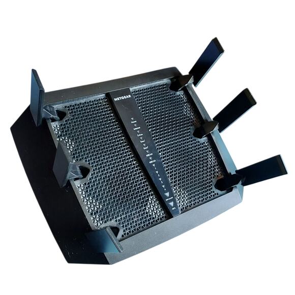 NETGEAR Nighthawk X6 AC3200 Tri-Band WiFi Router Model R8000 Black - Picture 1 of 5